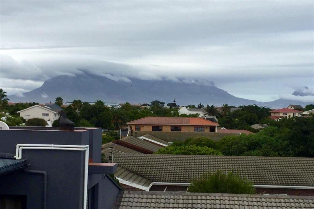 Capetown 4U Guesthouse Bloubergstrand Exterior photo