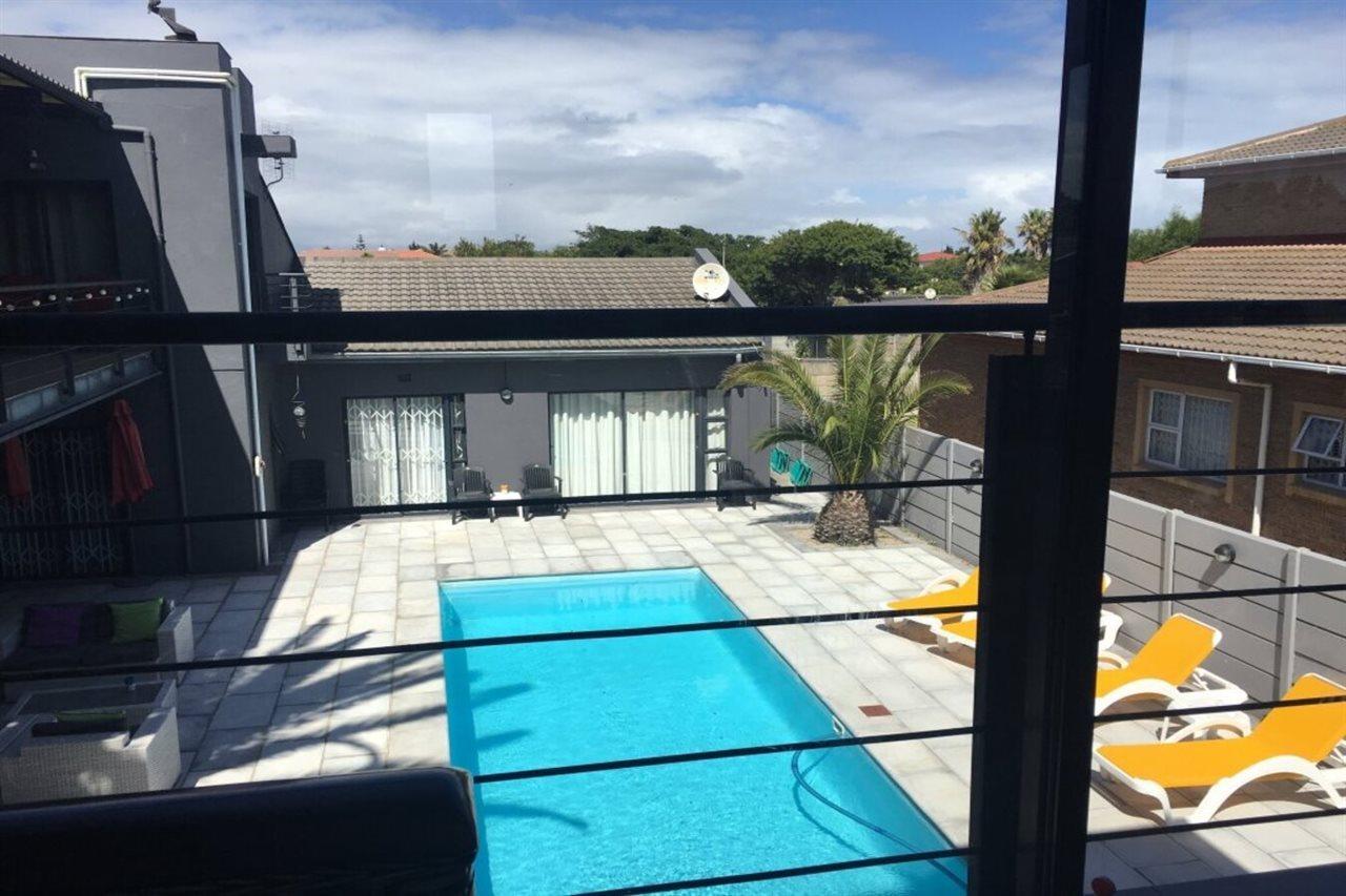 Capetown 4U Guesthouse Bloubergstrand Exterior photo